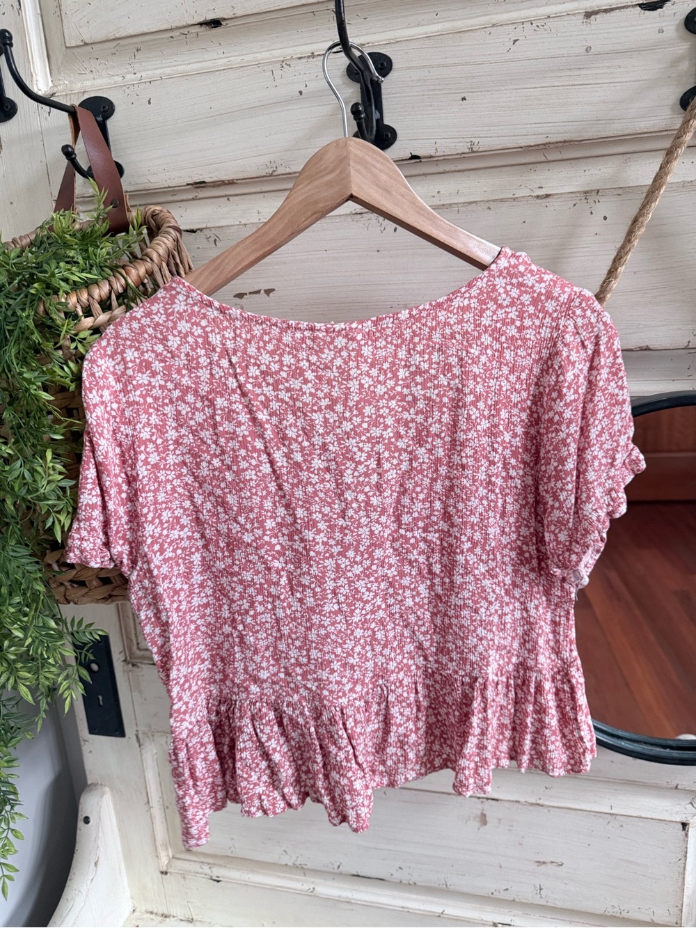 Floral Button-Front Peplum Top - Picture 4 of 4